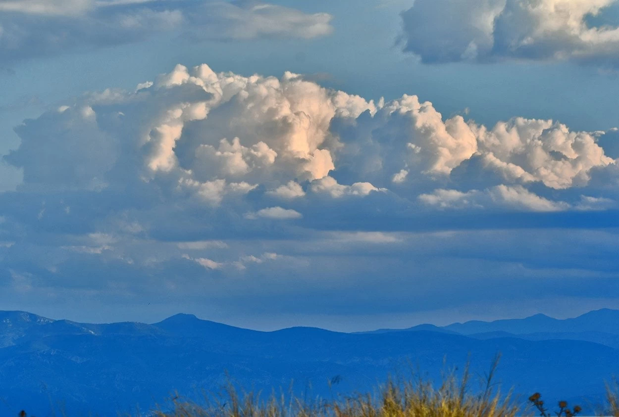 Βελτιωμένος ο καιρός σήμερα – Ανεβαίνει η θερμοκρασία, εξασθενούν οι άνεμοι